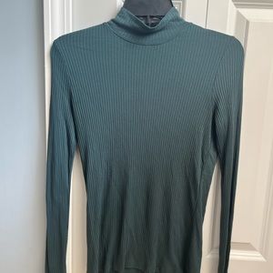 Rachel Zoe green turtleneck size XS.